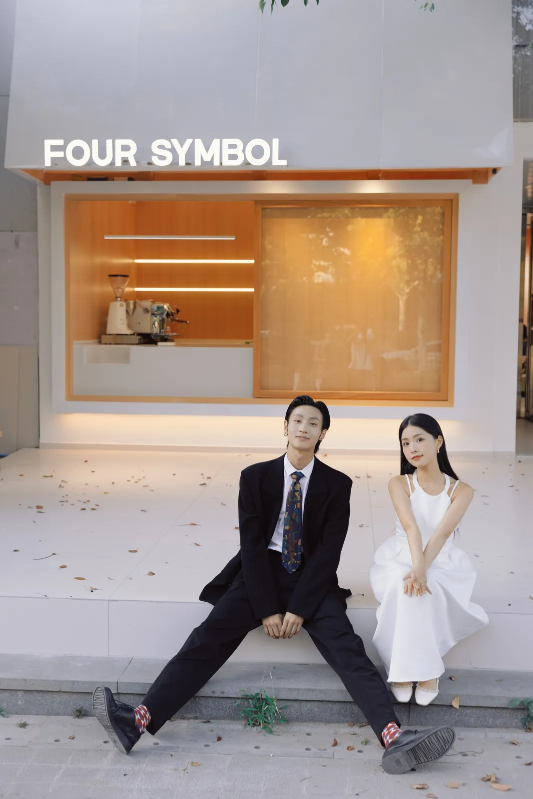 街拍、纪实、双人互动｜2023年11月完整作品，街拍、纪实，中段第6幅，进部摄影创作作品