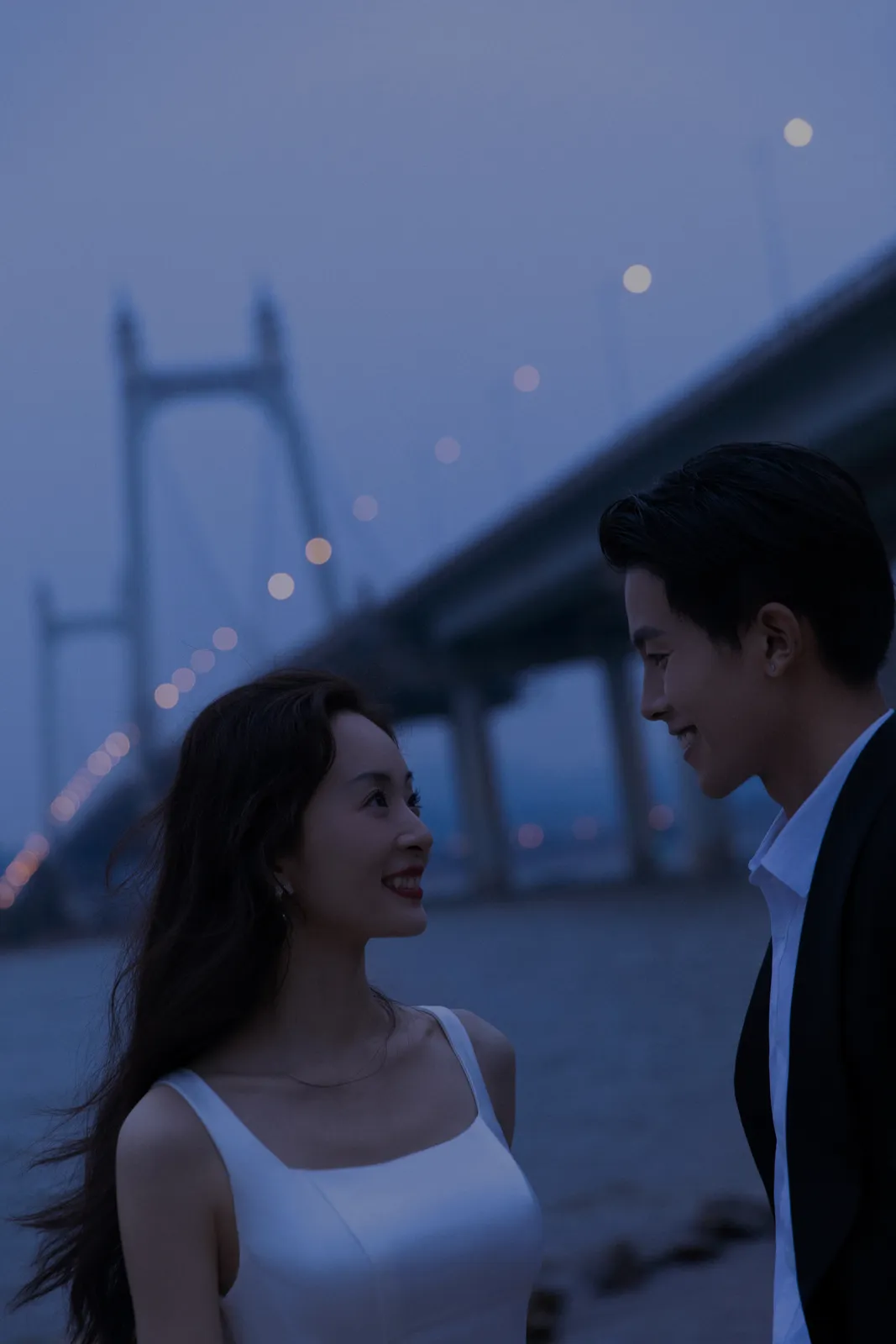 夜景、建筑空间、情绪氛围｜2023年作品完整作品，夜景、建筑空间，组图开场第1幅，进部摄影创作作品