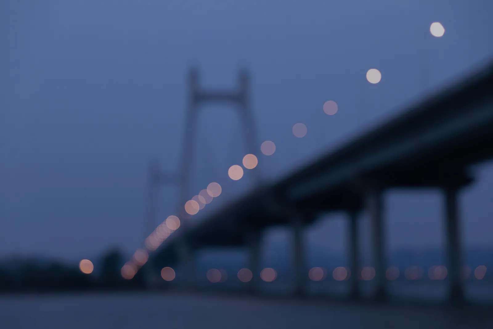 夜景、建筑空间、情绪氛围｜2023年作品完整作品，夜景、建筑空间，中段第6幅，进部摄影创作作品