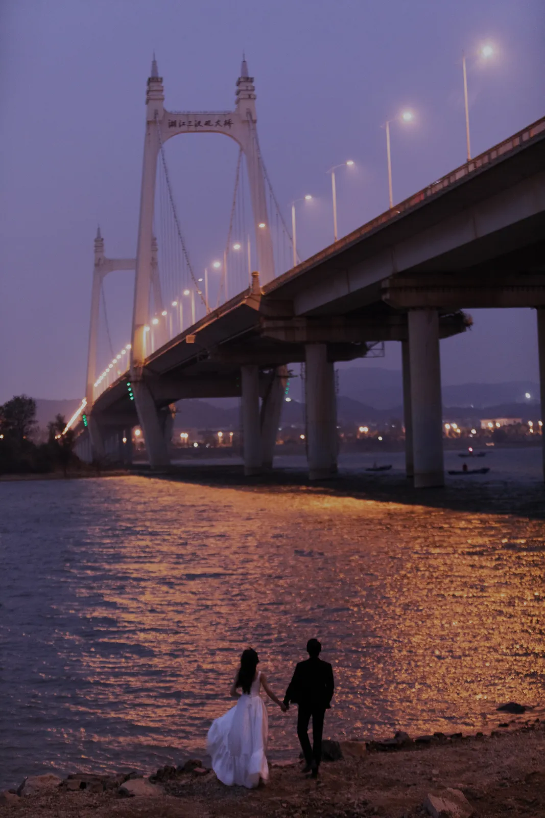 夜景、建筑空间、情绪氛围｜2023年作品完整作品，夜景、建筑空间，组图结尾第12幅，进部摄影创作作品