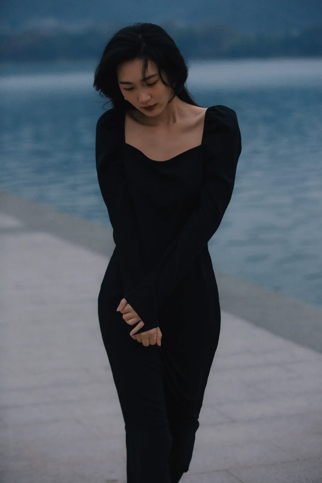 夜景、湖边、电影感｜2023年作品完整作品，夜景、湖边，组图开场第1幅，进部摄影创作作品
