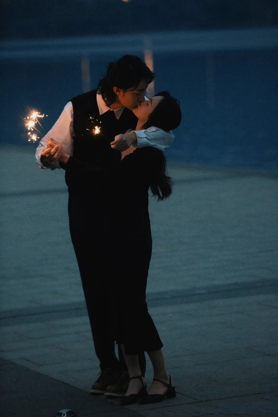 夜景、湖边、电影感｜2023年作品完整作品，夜景、湖边，后段第9幅，进部摄影创作作品