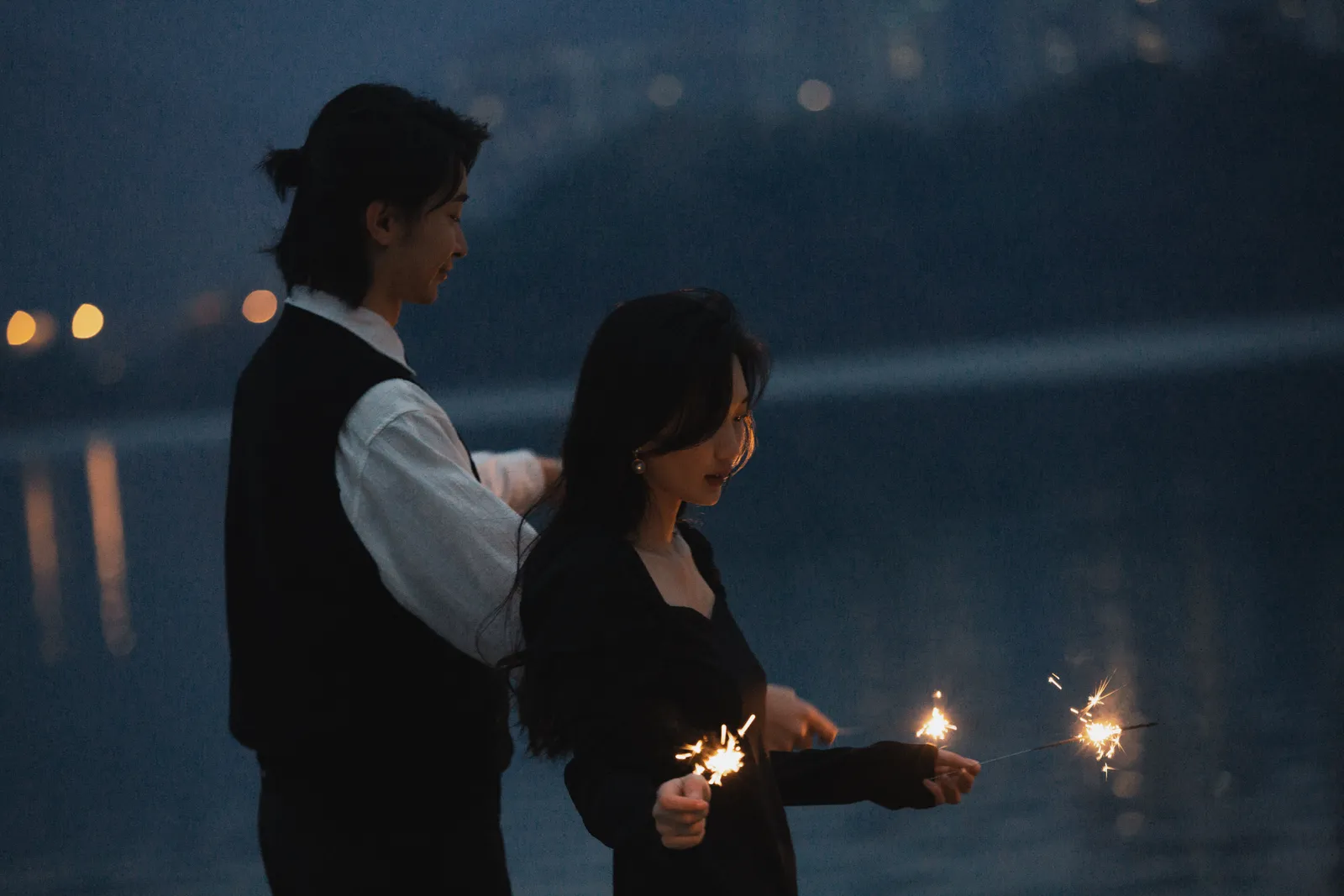 夜景、湖边、电影感｜2023年作品完整作品，夜景、湖边，收束第11幅，进部摄影创作作品