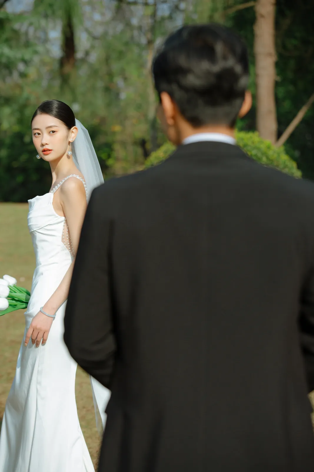草坪、主纱、双人互动｜2023年作品完整作品，草坪、主纱，前段第3幅，进部摄影创作作品