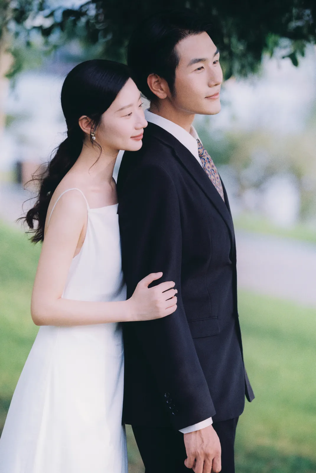 草坪、电影感、情绪氛围｜2023年作品完整作品，草坪、电影感，中段第6幅，进部摄影创作作品