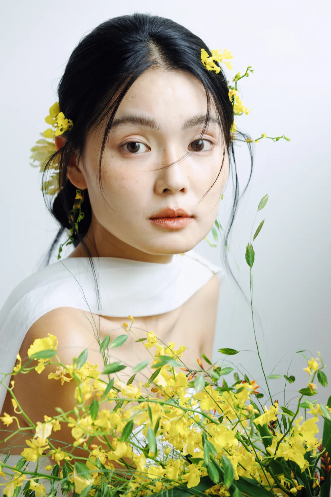 进部摄影创作样片，黄花、黑礼服与白纱，第2张