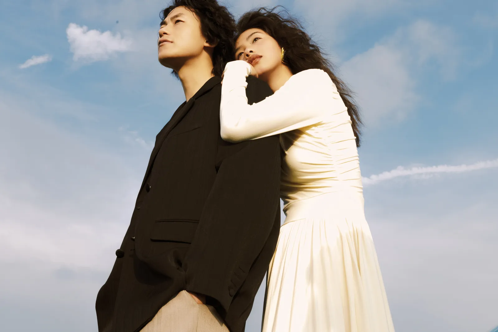情绪氛围；草坪；电影感、婚纱摄影、森系草坪选什么婚纱｜2024年12月完整作品，情绪氛围；草坪；电影感、婚纱摄影，转折第8幅，进部摄影创作作品