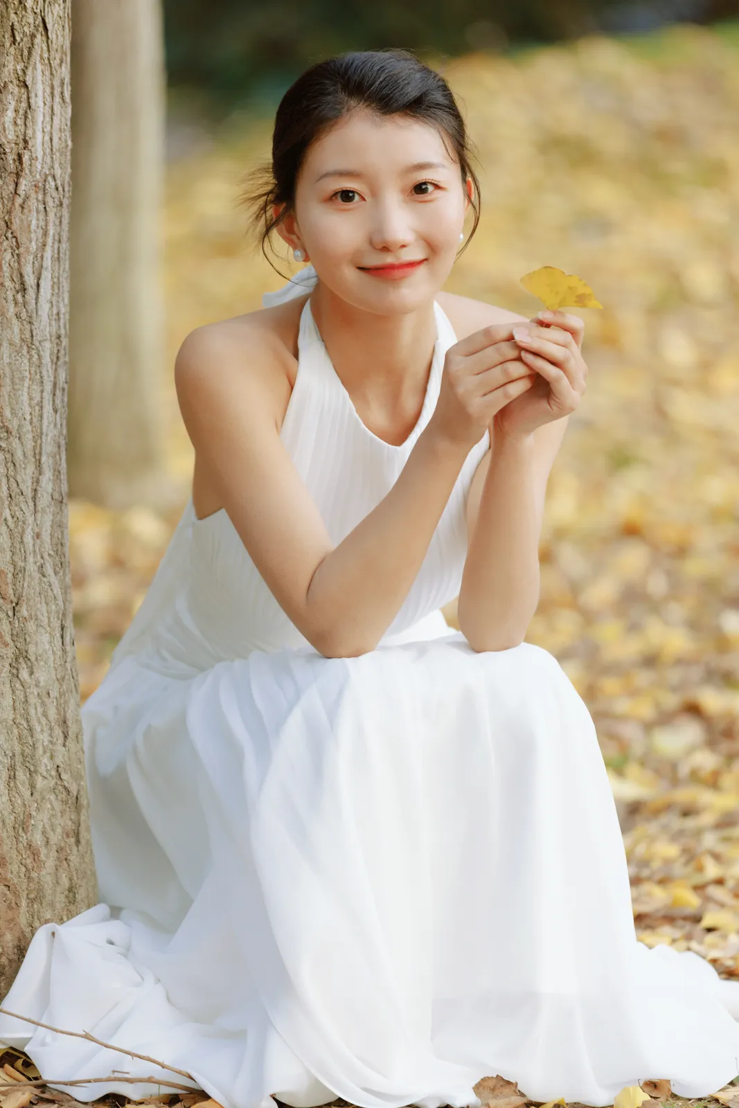 湖边;草坪;情绪氛围、婚纱摄影、森系草坪选什么婚纱|2024年1月完整作品,湖边;草坪;情绪氛围、婚纱摄影,收束第11幅,进部摄影创作作品