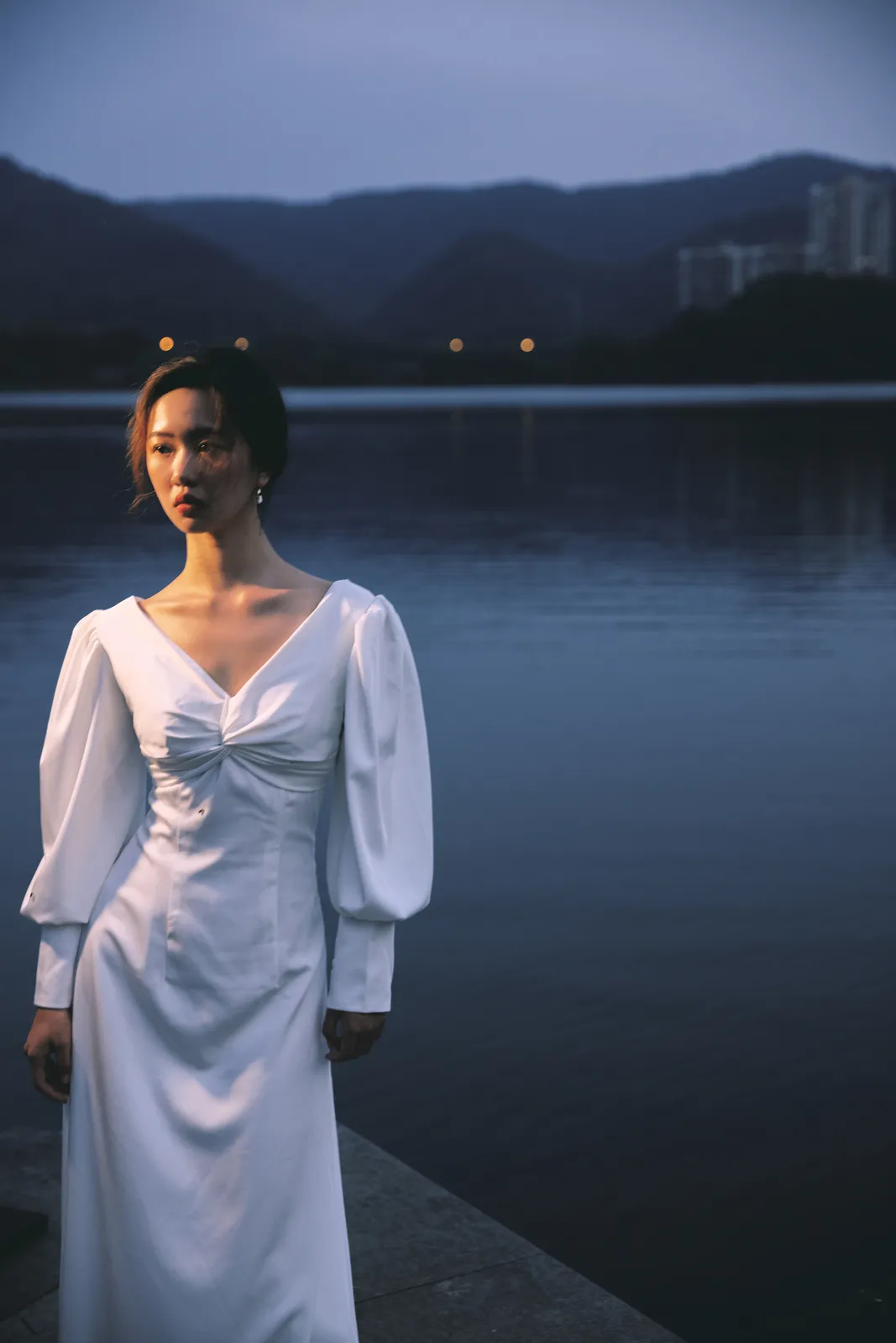 湖边、夜景、电影感｜2024年作品完整作品，湖边、夜景，转折第8幅，进部摄影创作作品
