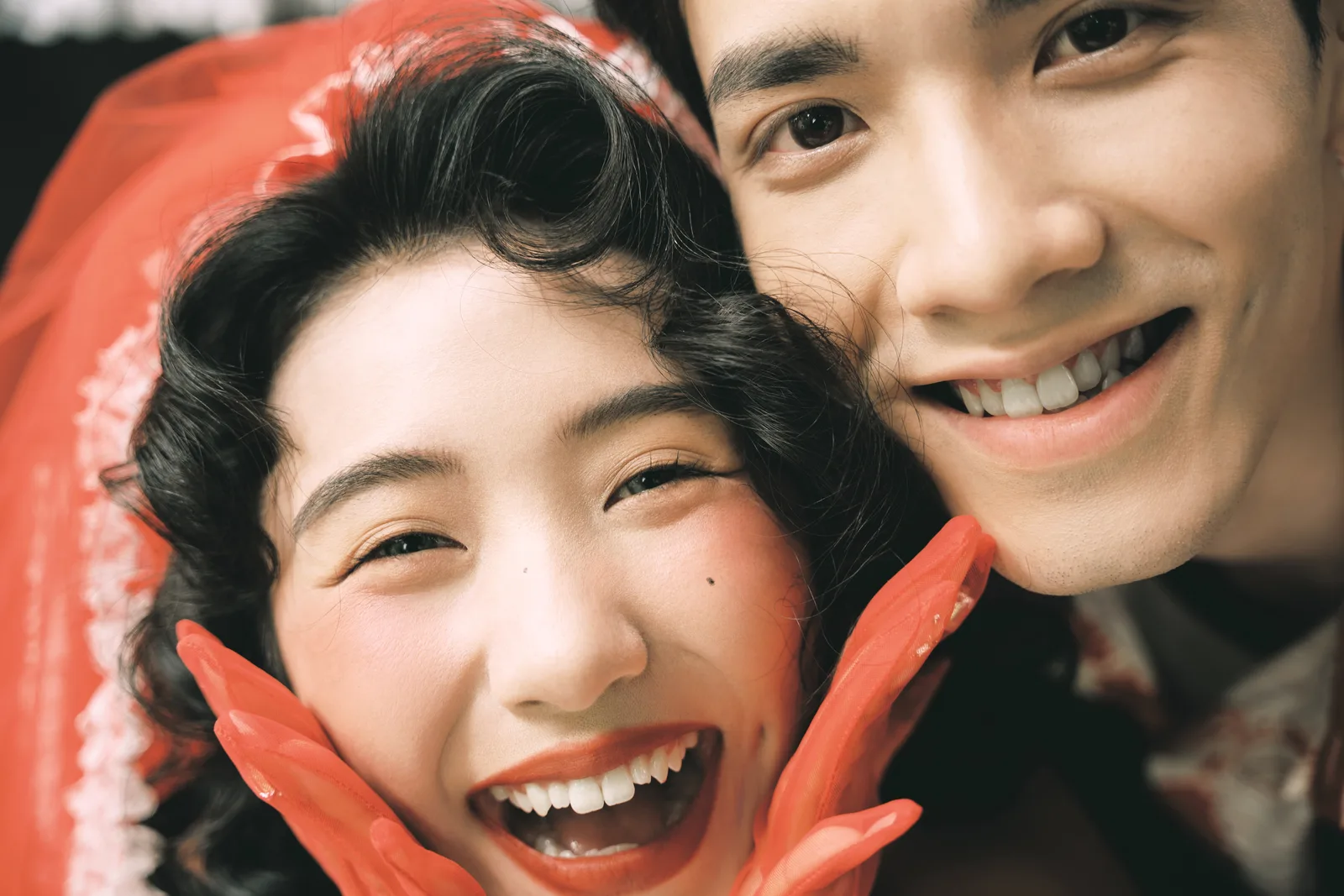 进部摄影创作样片，红手套与复古花束，第3张
