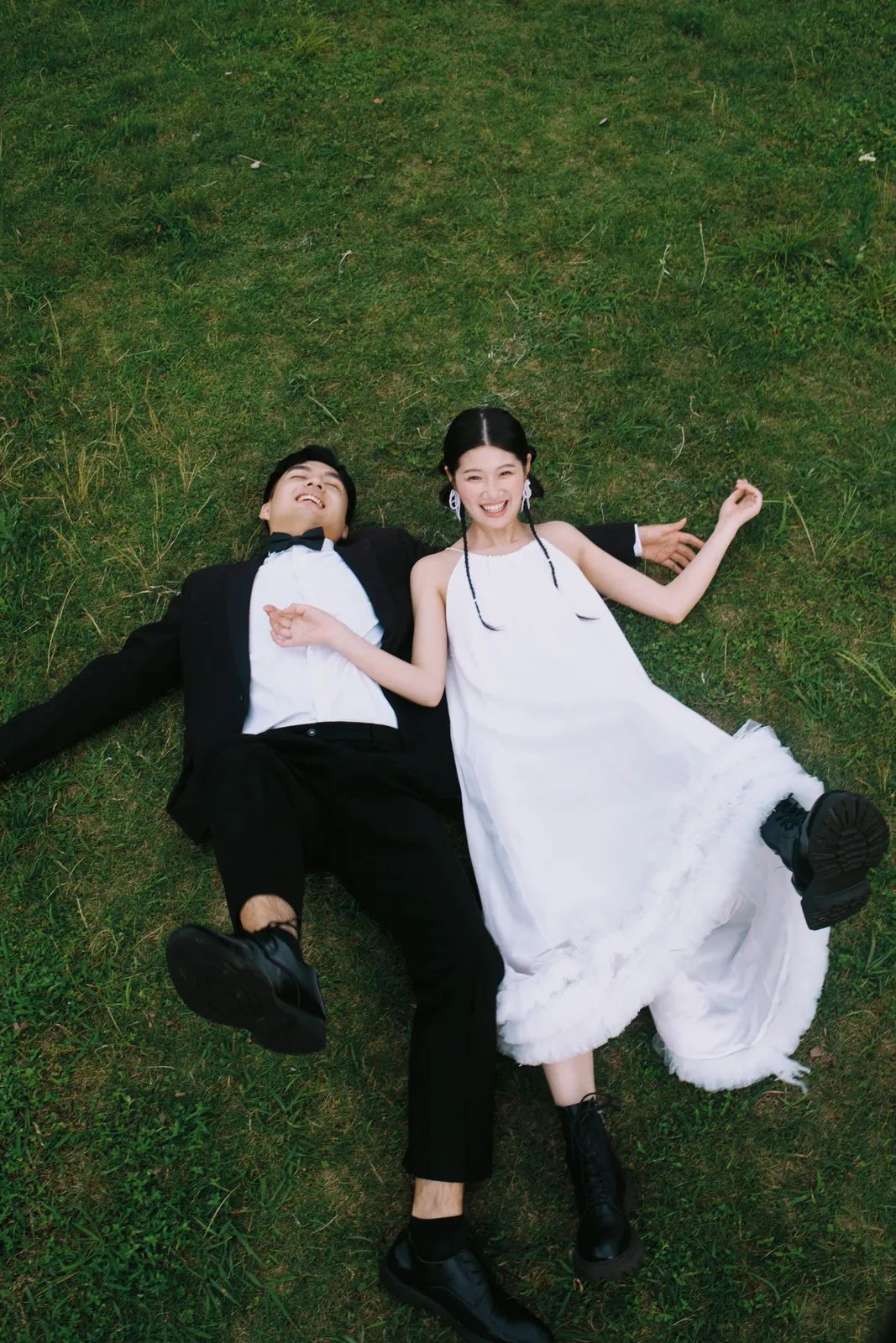 户外草坪俏皮时尚、婚纱摄影、外景｜2024年6月完整作品，户外草坪俏皮时尚、婚纱摄影，收束第11幅，进部摄影创作作品