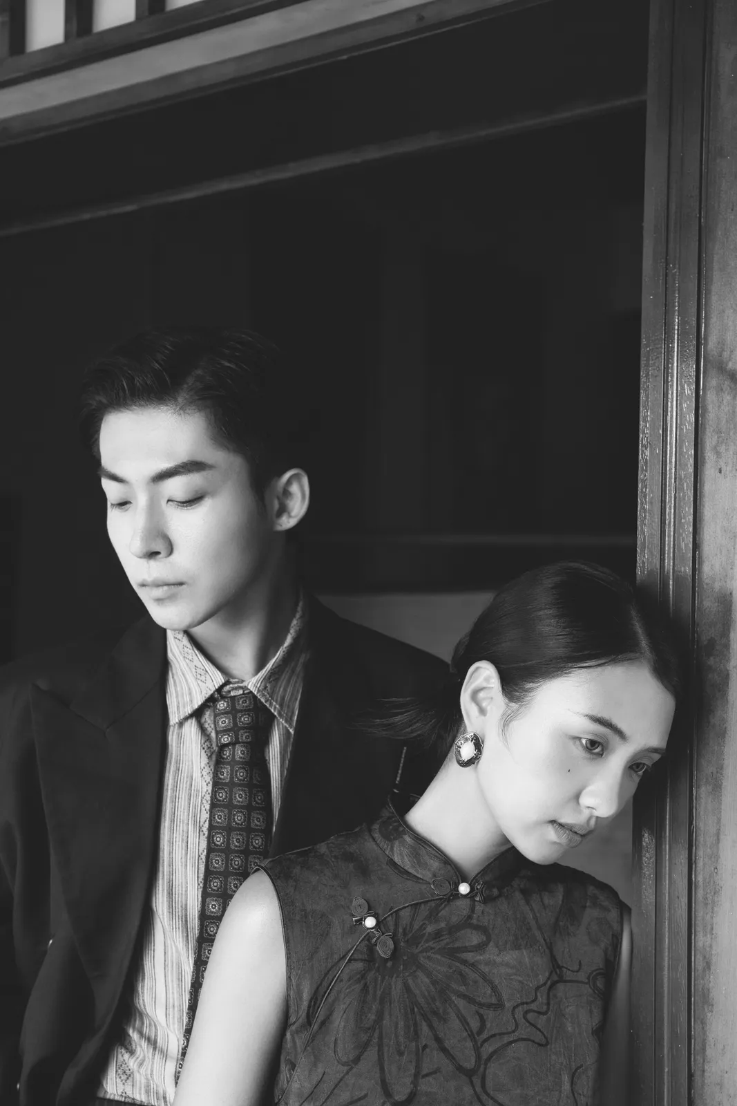 进部摄影创作样片，暗调室内与黑色旗袍，第3张