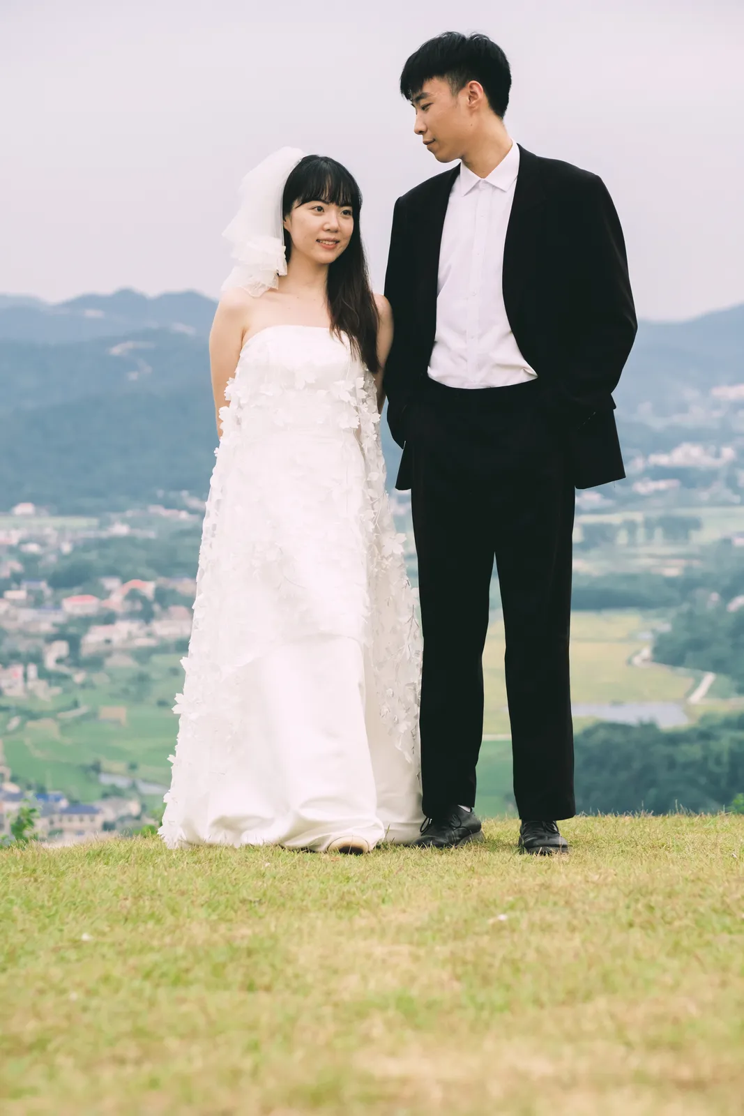 草坪、电影感、主纱｜2024年8月完整作品，草坪、电影感，前段第3幅，进部摄影创作作品