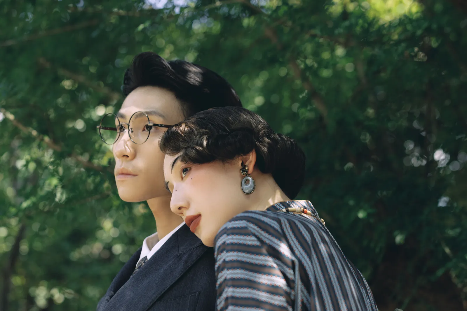进部摄影创作样片，条纹旗袍与旧日庭院，第5张