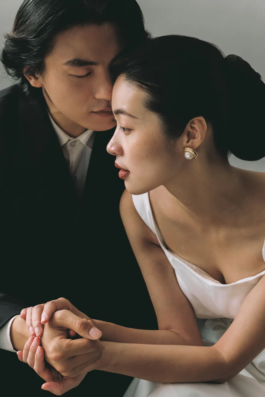 情绪氛围、室内、黑白｜2024年8月第2组，情绪氛围、室内，展开第5幅，进部摄影创作作品