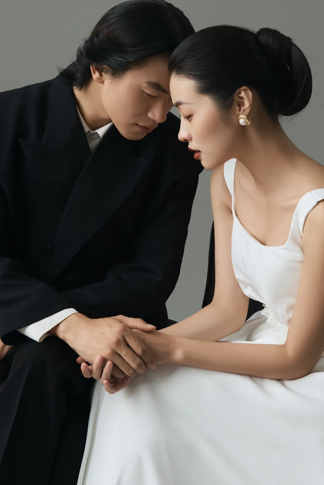 情绪氛围、室内、黑白｜2024年8月完整作品，情绪氛围、室内，中段第7幅，进部摄影创作作品