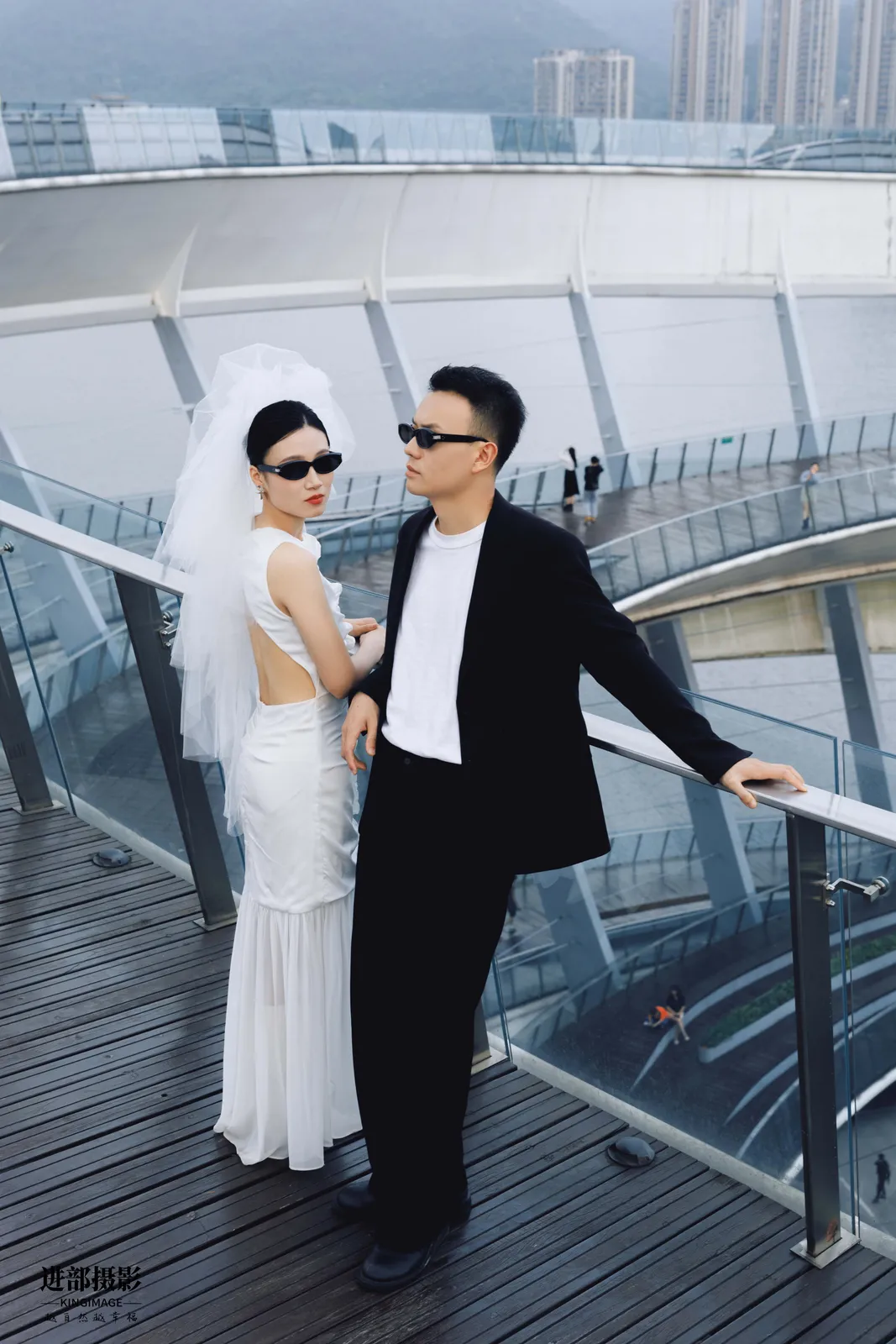 城市桥畔时尚墨镜、外景、婚纱摄影｜2024年作品完整作品，城市桥畔时尚墨镜、外景，前段第3幅，进部摄影创作作品
