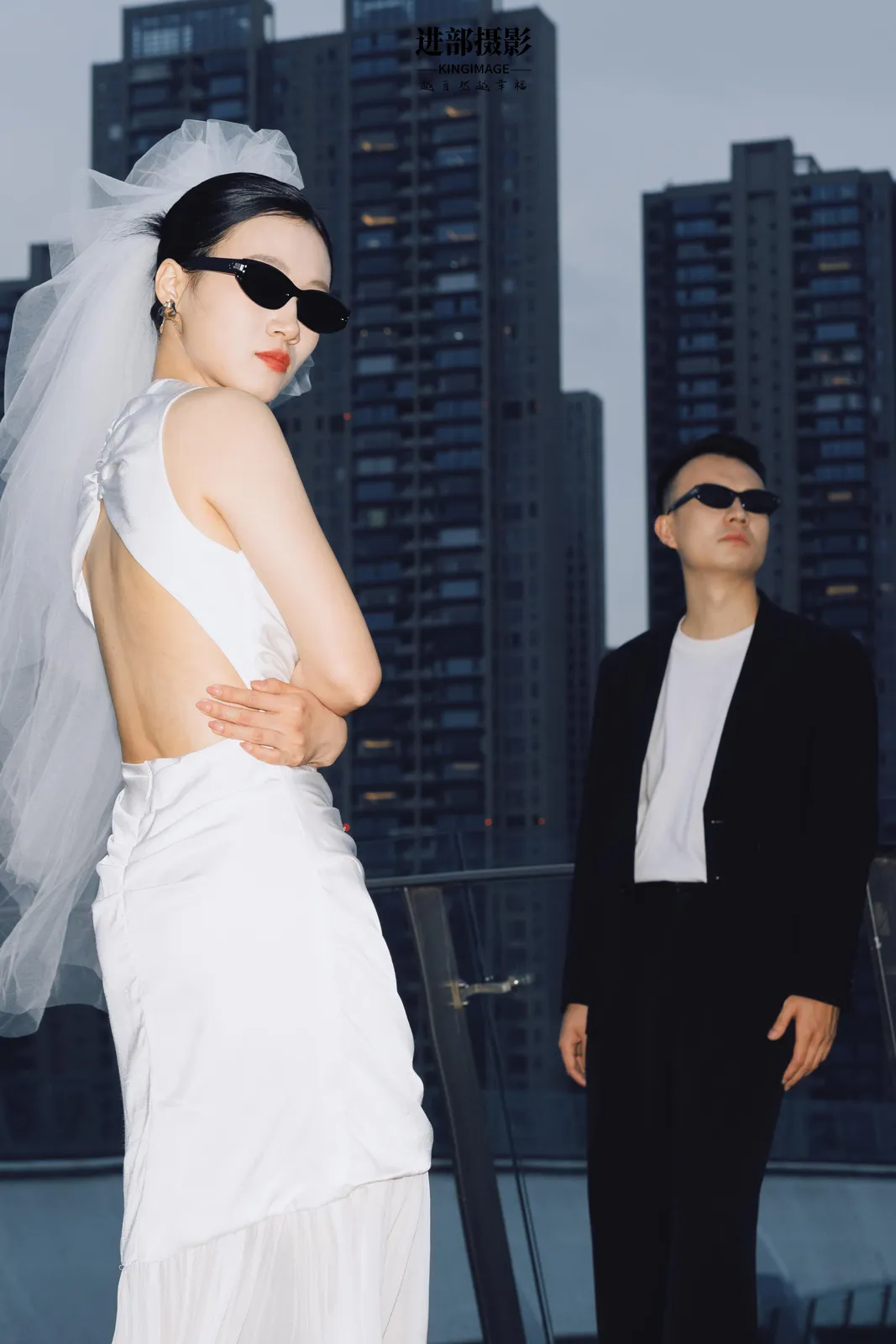 城市桥畔时尚墨镜、外景、婚纱摄影｜2024年作品完整作品，城市桥畔时尚墨镜、外景，后段第10幅，进部摄影创作作品
