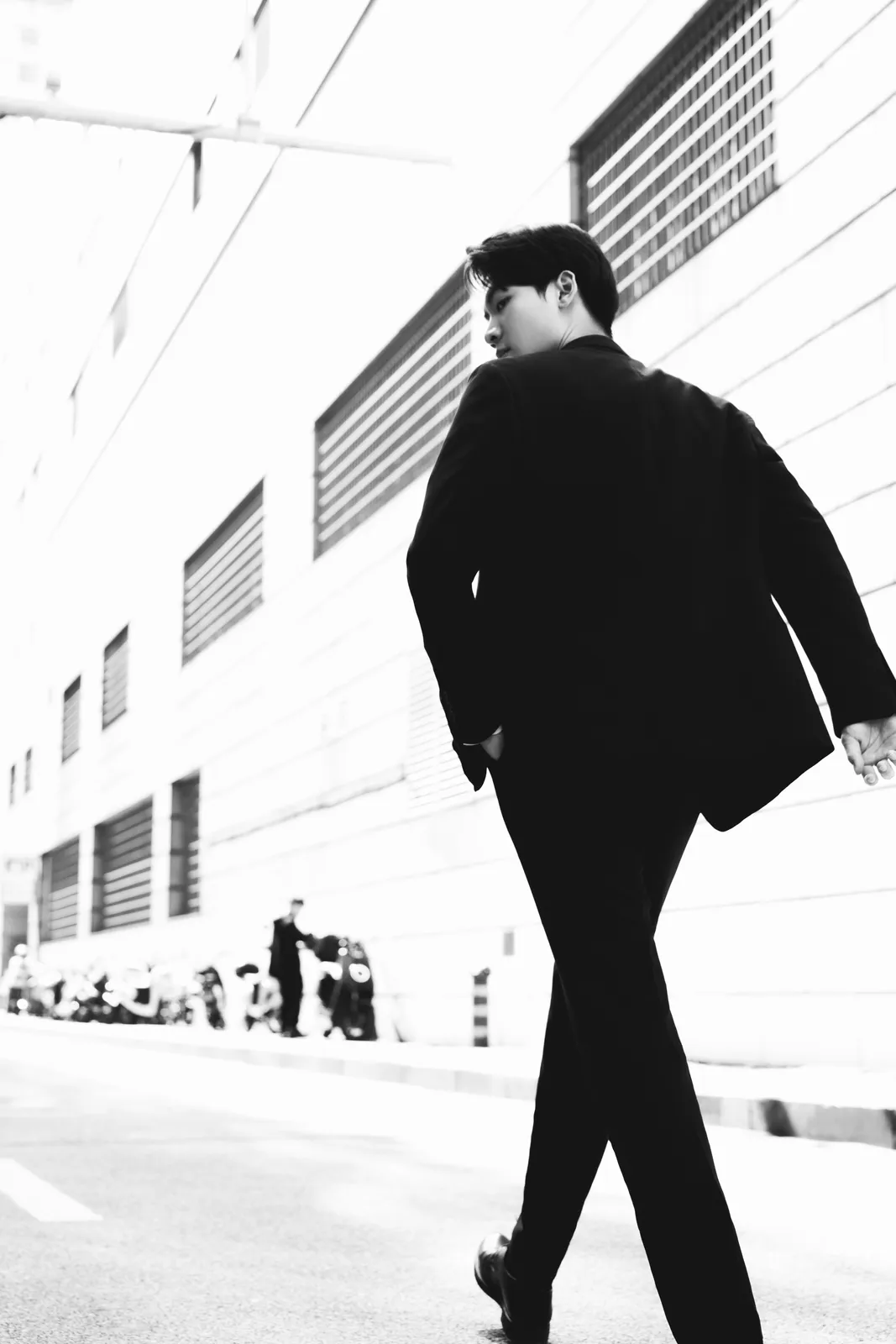 街拍、城市、电影感｜2024年作品第2组，街拍、城市，前段第3幅，进部摄影创作作品