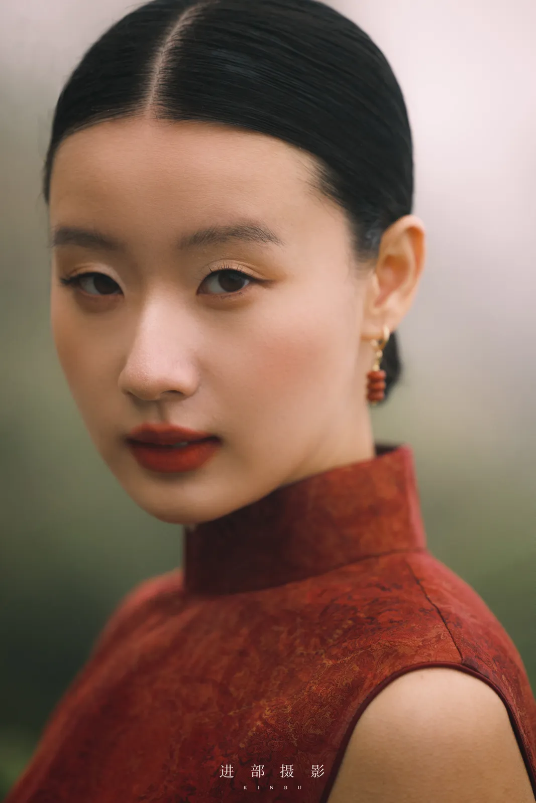 深色礼服与旗袍封面