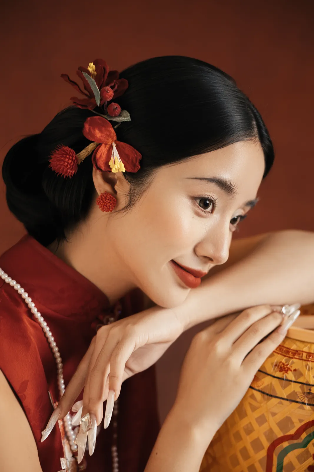 进部摄影创作样片，红灯笼边，两个人都在笑，第14张