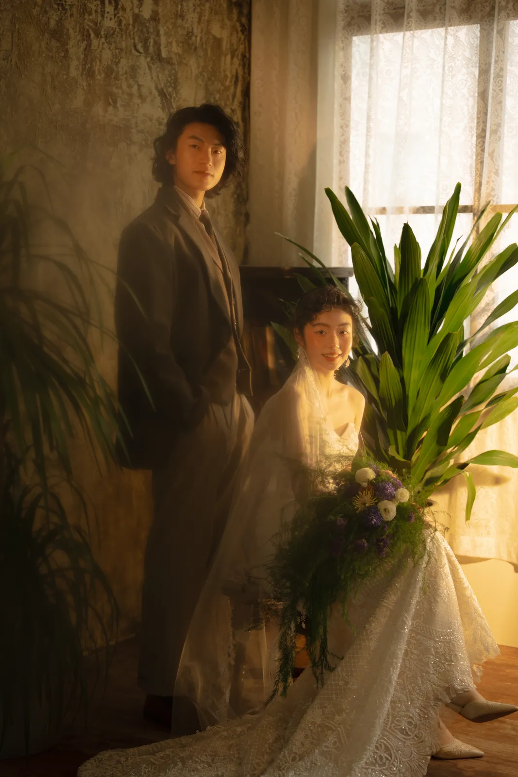进部摄影创作样片，暖调室内，花叶轻轻摇晃，第3张