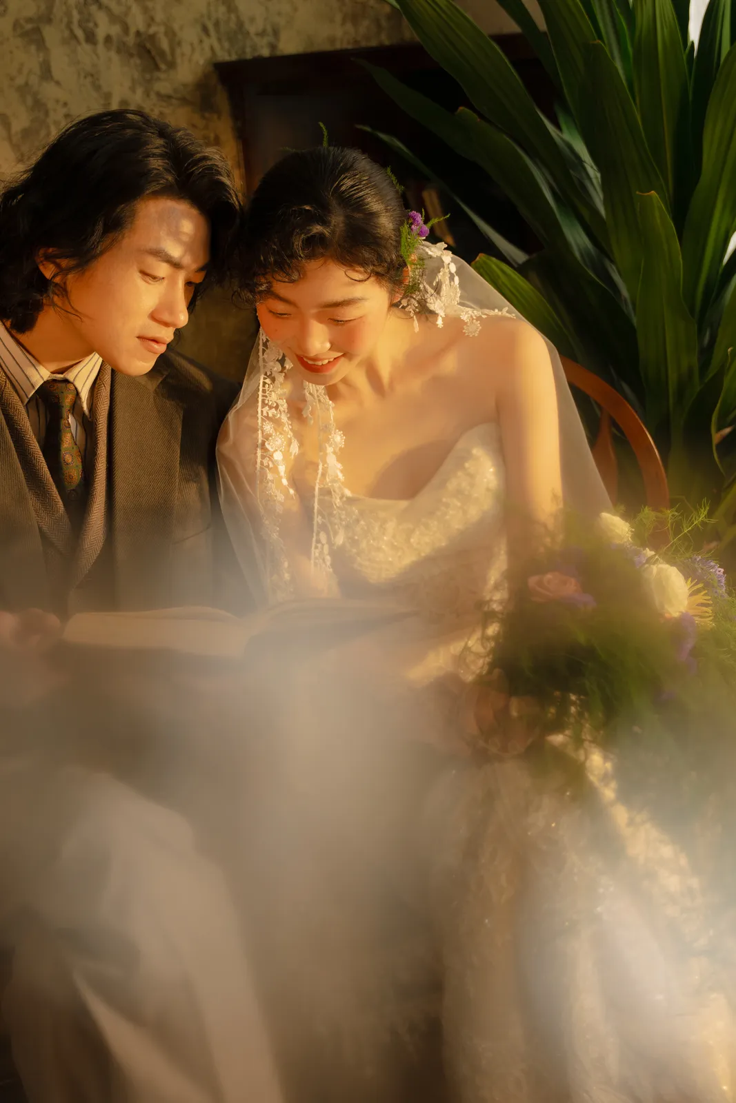 进部摄影创作样片，暖调室内，花叶轻轻摇晃，第5张