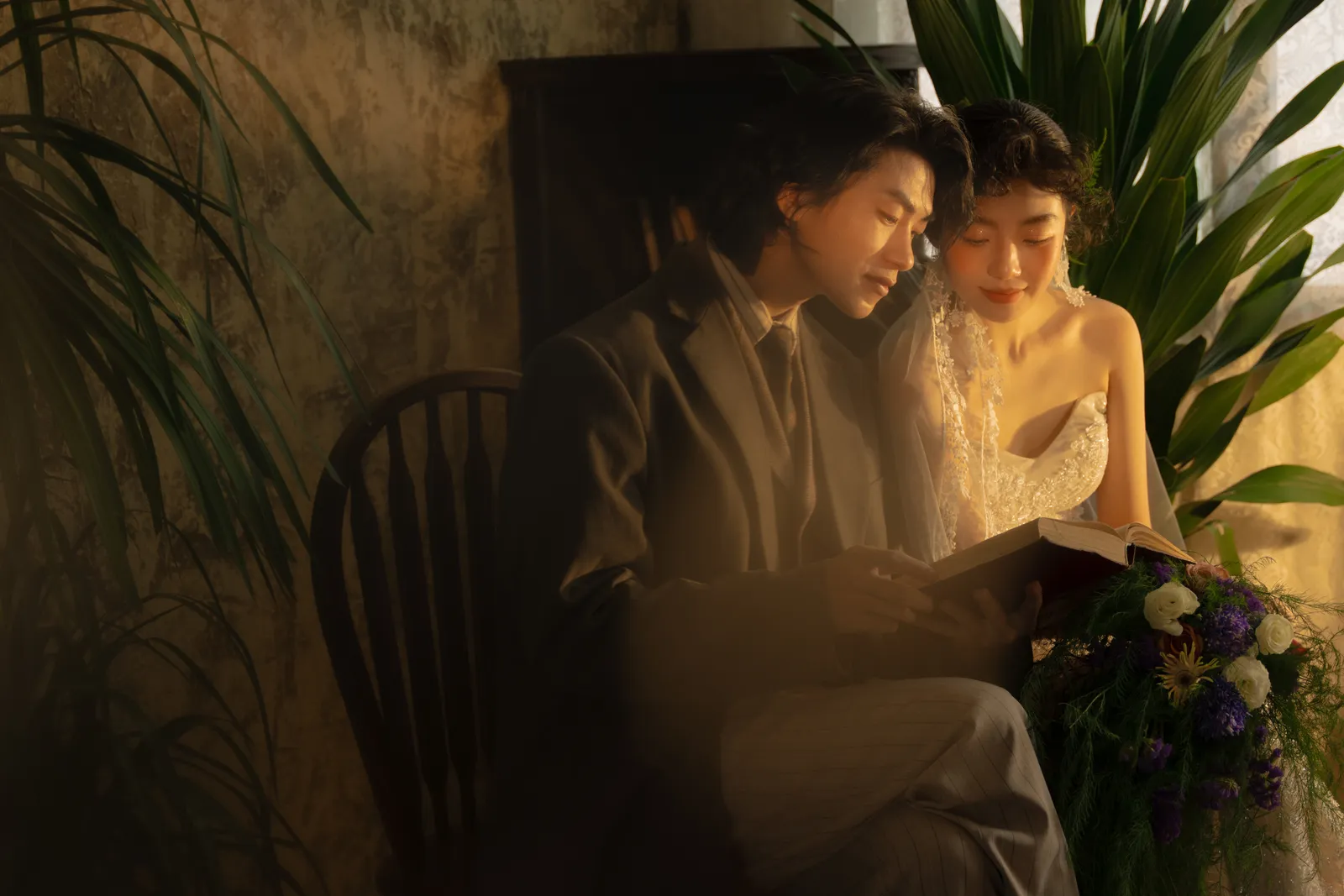 进部摄影创作样片，暖调室内，花叶轻轻摇晃，第6张