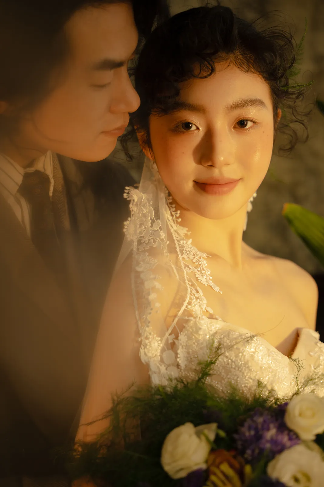 进部摄影创作样片，暖调室内，花叶轻轻摇晃，第12张