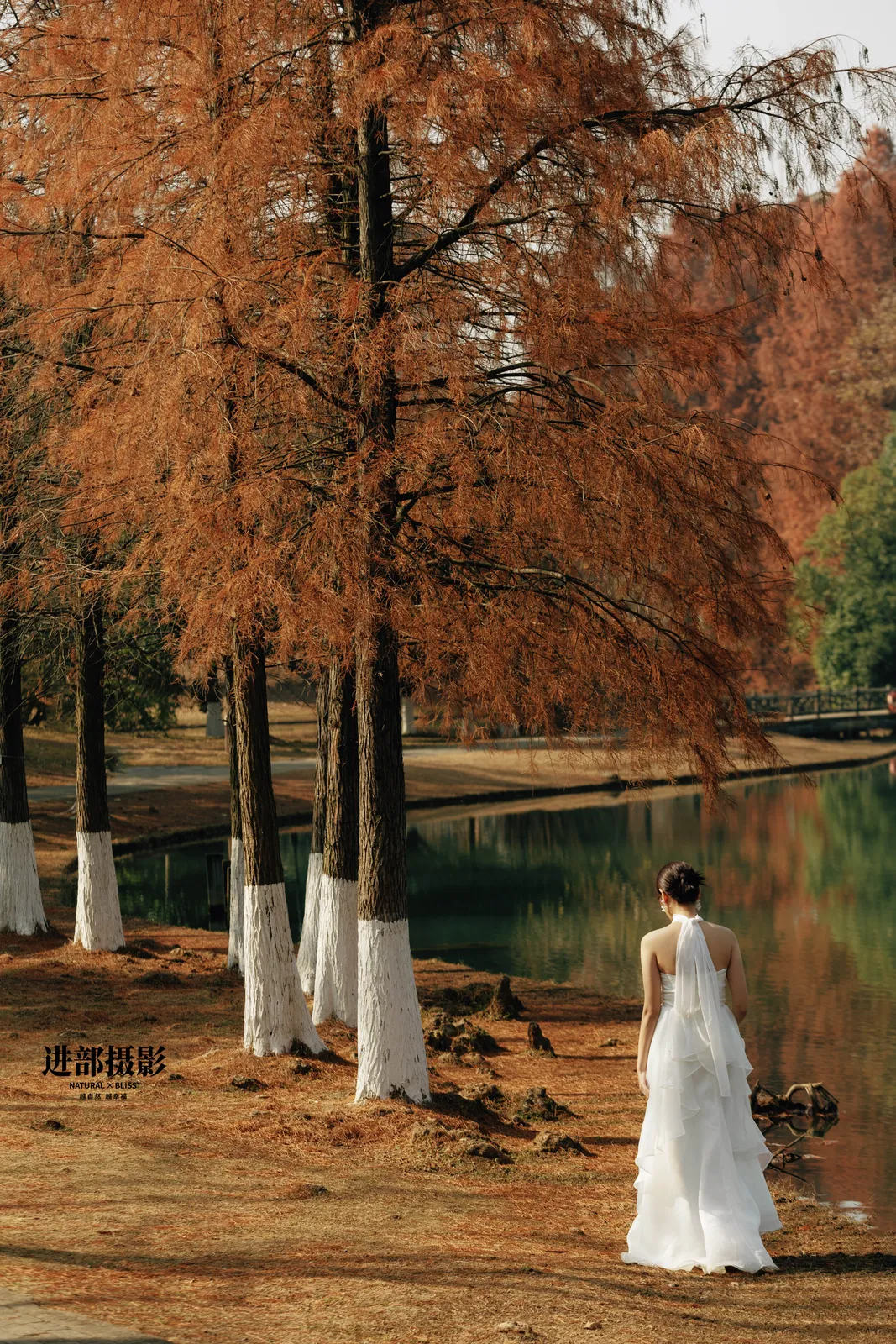 湖边、电影感、双人互动｜2025年作品完整作品，湖边、电影感，组图开场第1幅，进部摄影创作作品