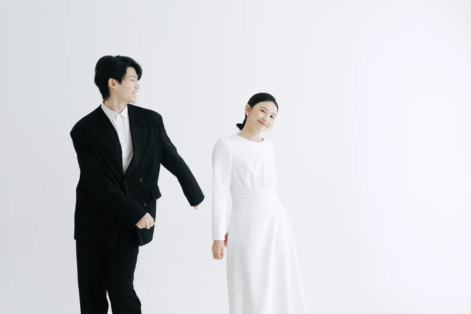 进部摄影创作样片，白色房间里的黑白肖像，第15张
