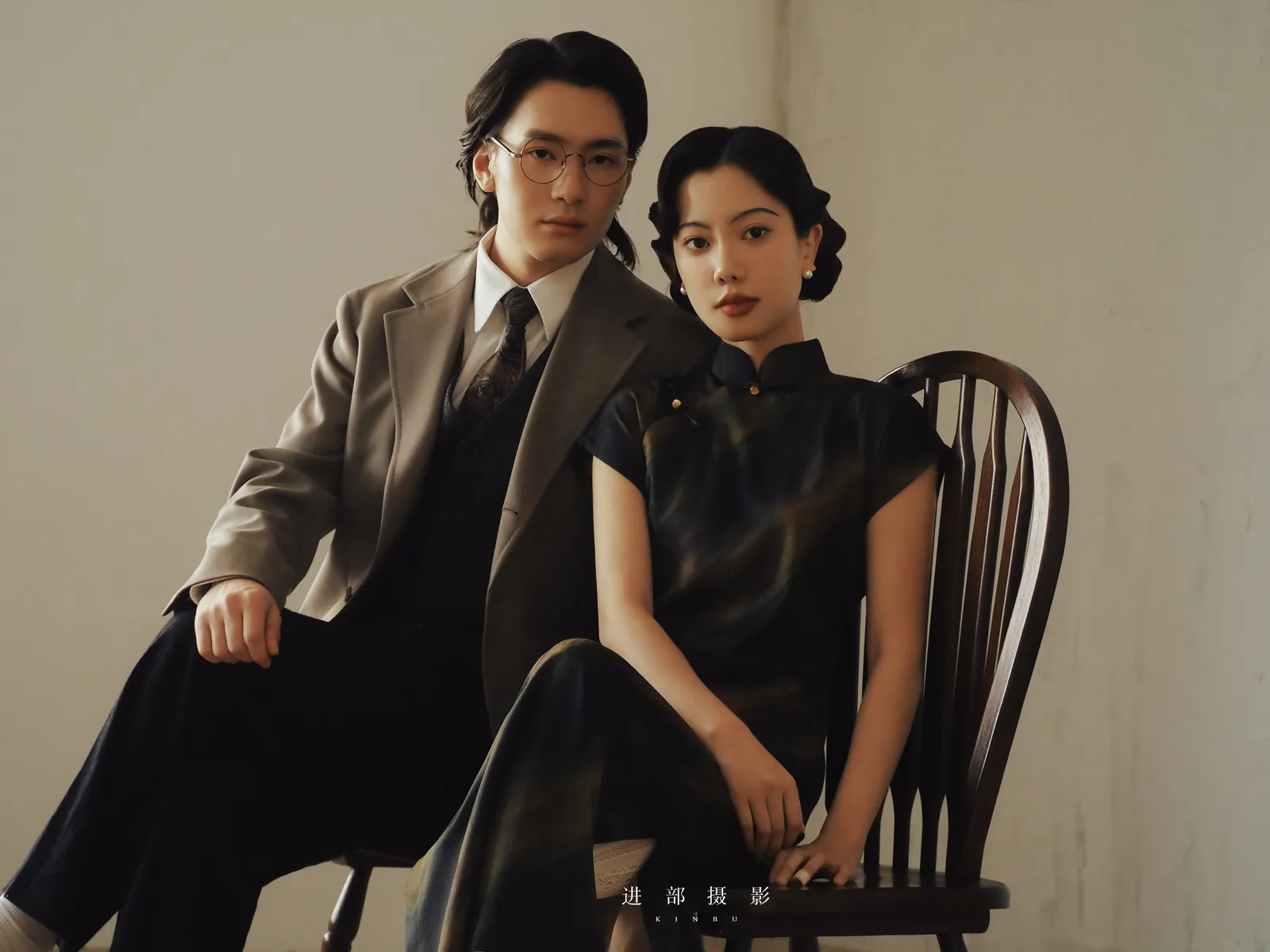 进部摄影创作样片，黑旗袍与灰色西装，第18张