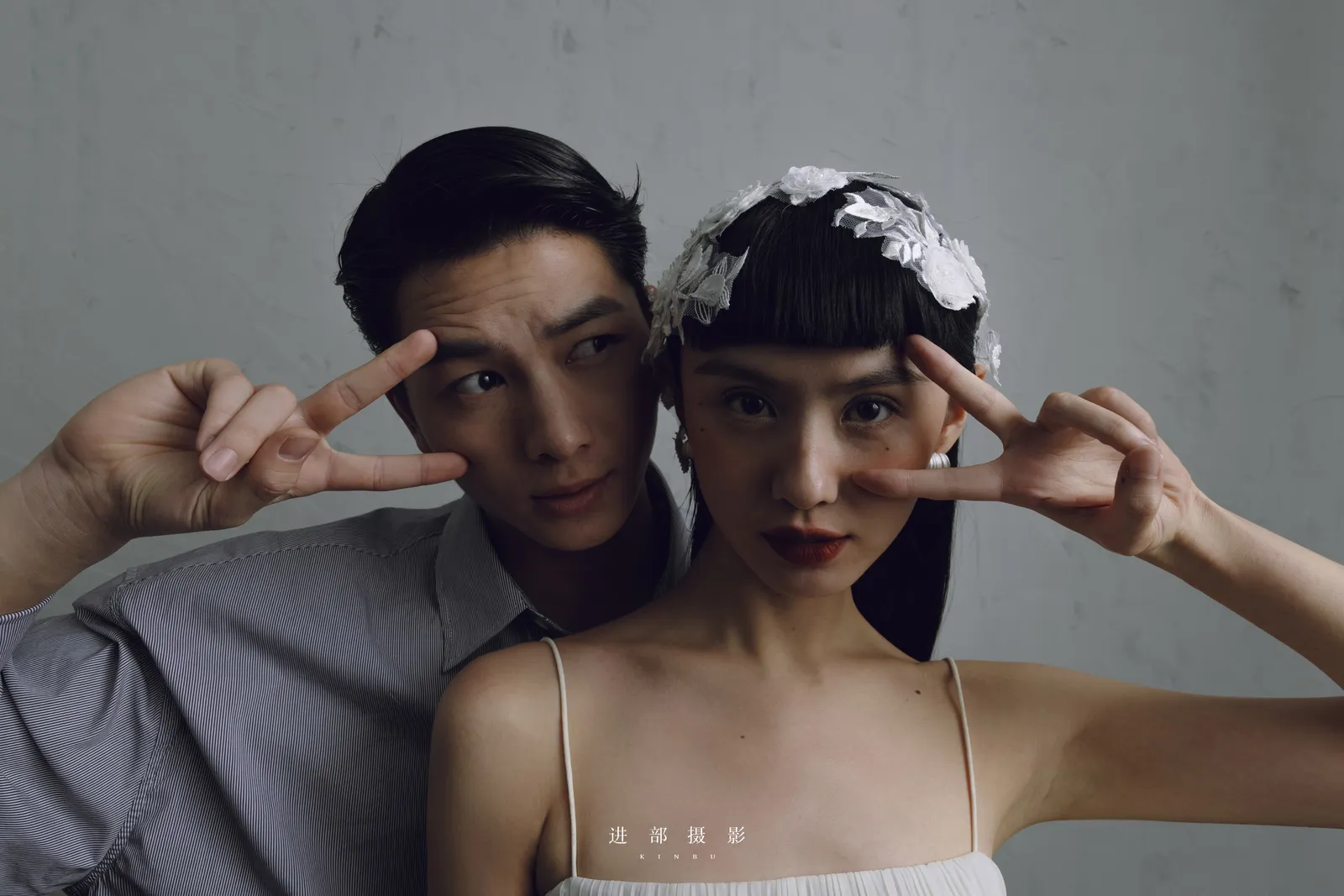 进部摄影创作样片，橙色花束下的两个人，第15张