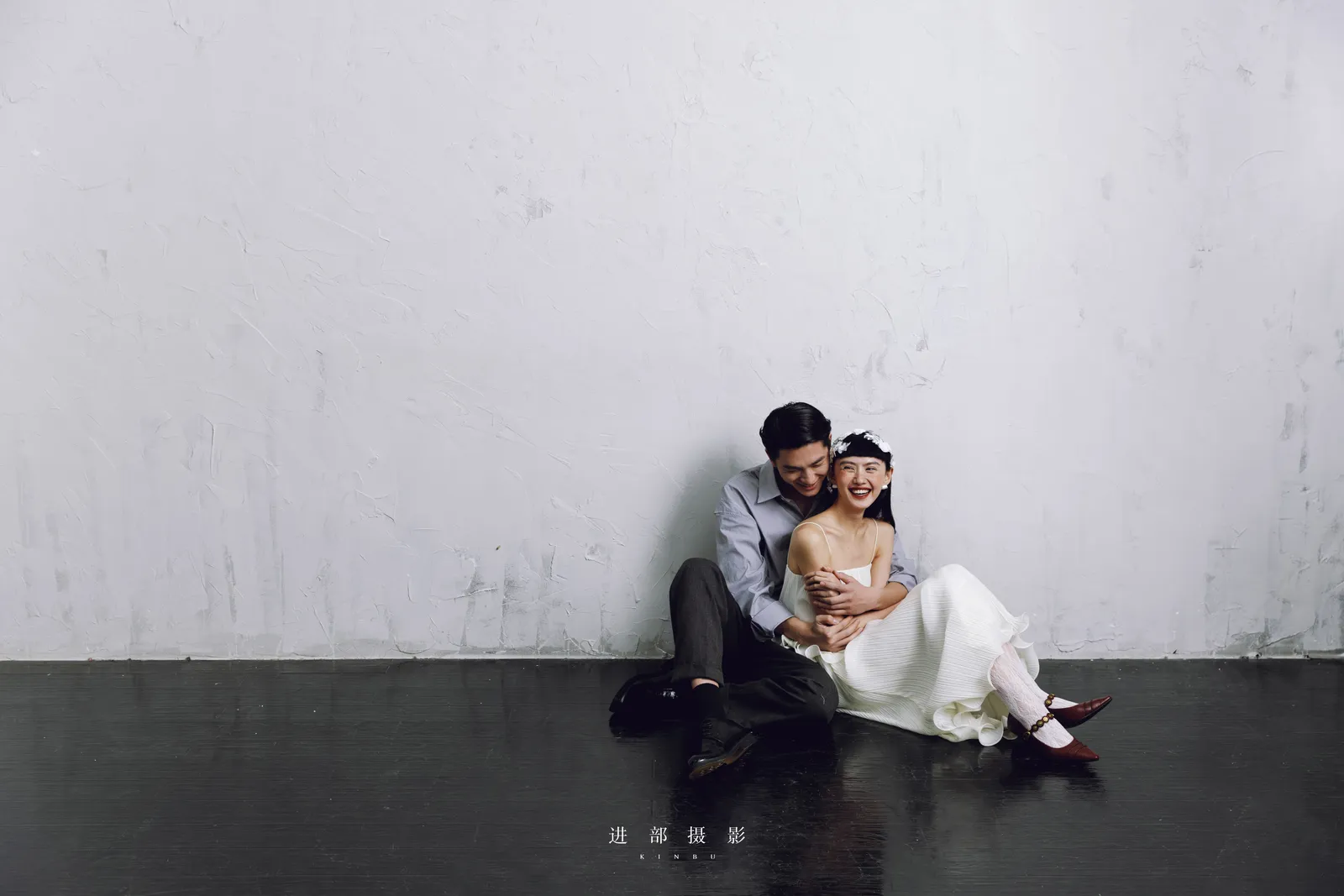 进部摄影创作样片，橙色花束下的两个人，第18张