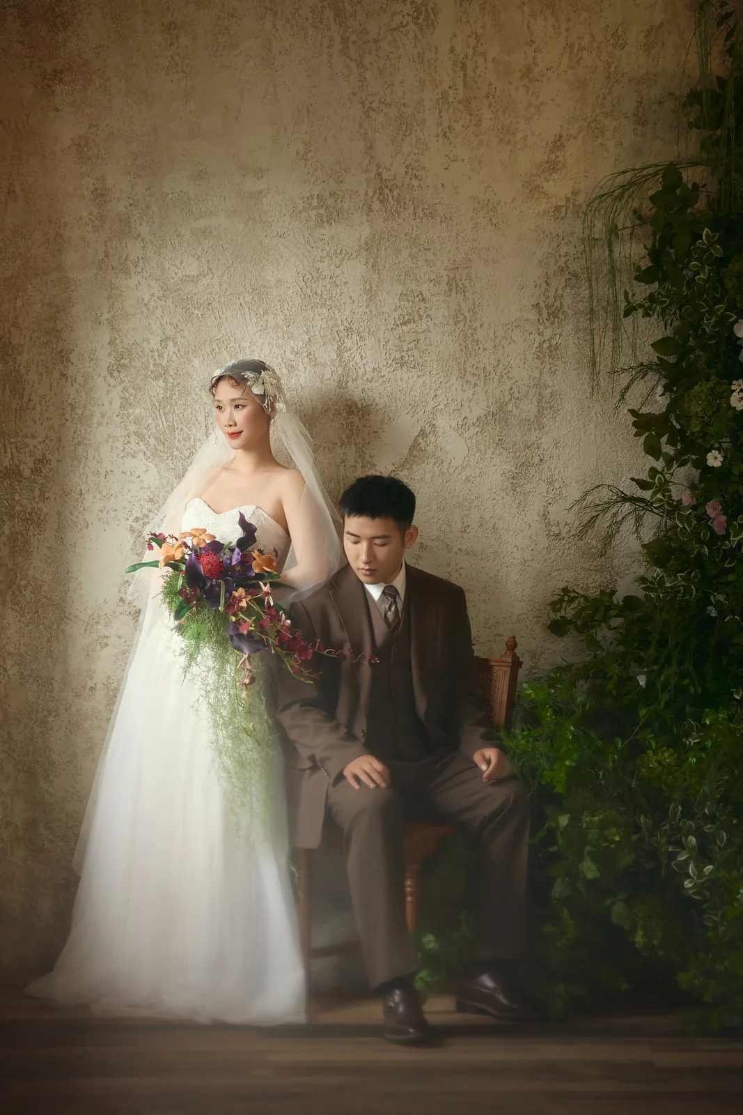 进部摄影创作样片，墨绿背景与一束深色花，第18张
