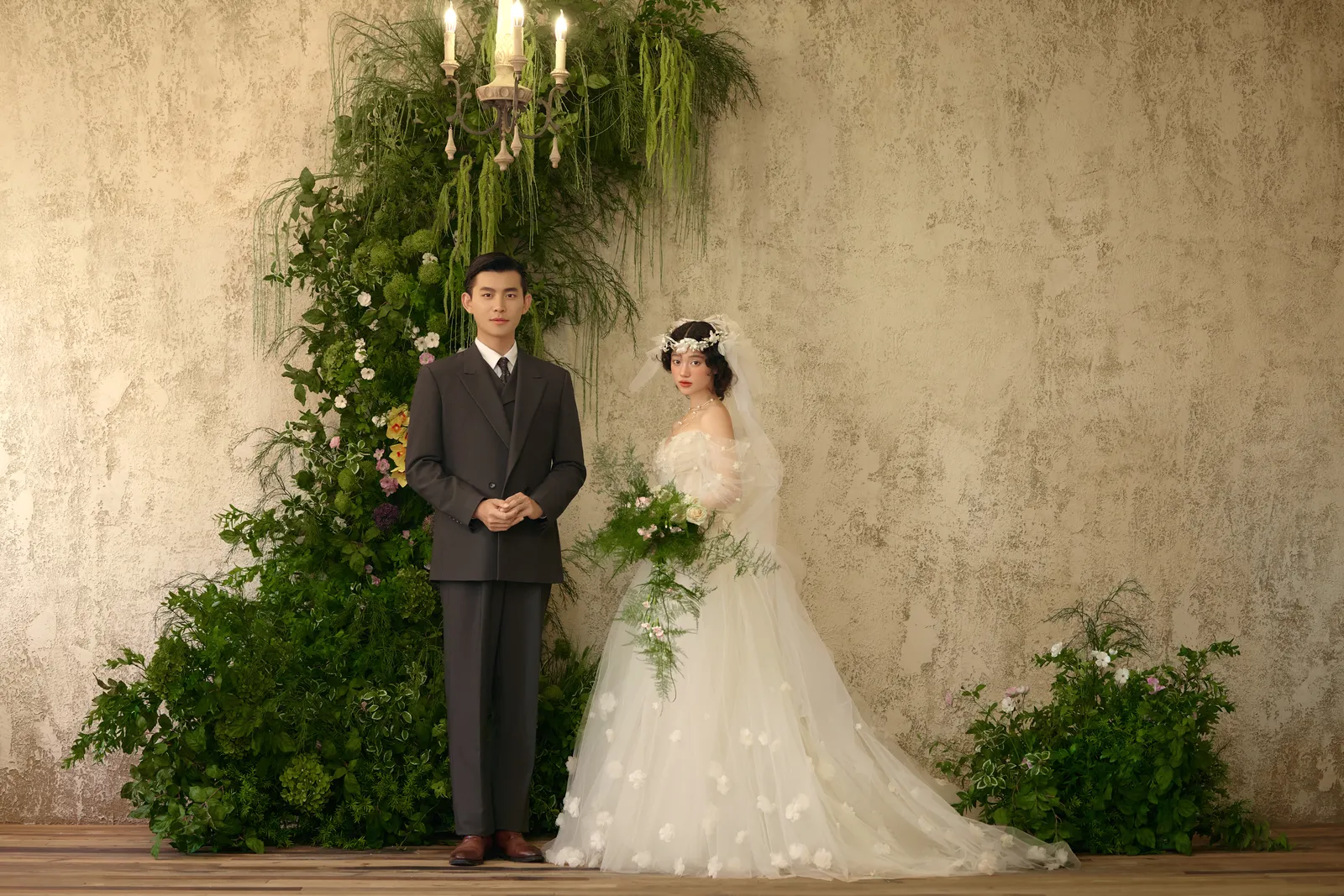 绿意、正式肖像里的两个人，绿意、正式肖像，横幅前段延续第7幅，进部摄影创作样片