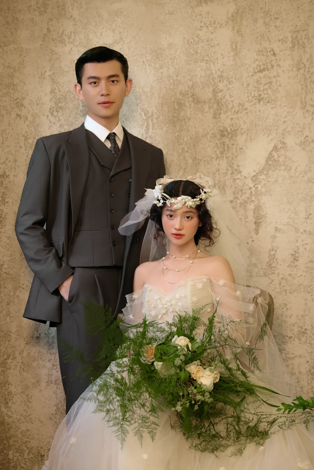 绿意、正式肖像里的两个人，绿意、正式肖像，竖幅后段收束第15幅，进部摄影创作样片