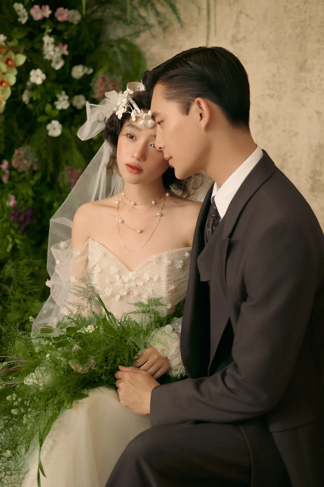 绿意、正式肖像里的两个人，绿意、正式肖像，竖幅组图结尾第17幅，进部摄影创作样片