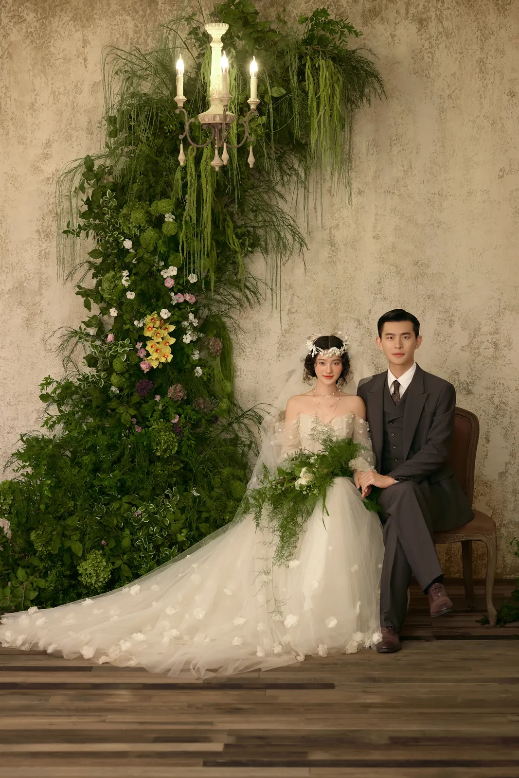 绿意、正式肖像里的两个人，绿意、正式肖像，竖幅组图结尾第18幅，进部摄影创作样片