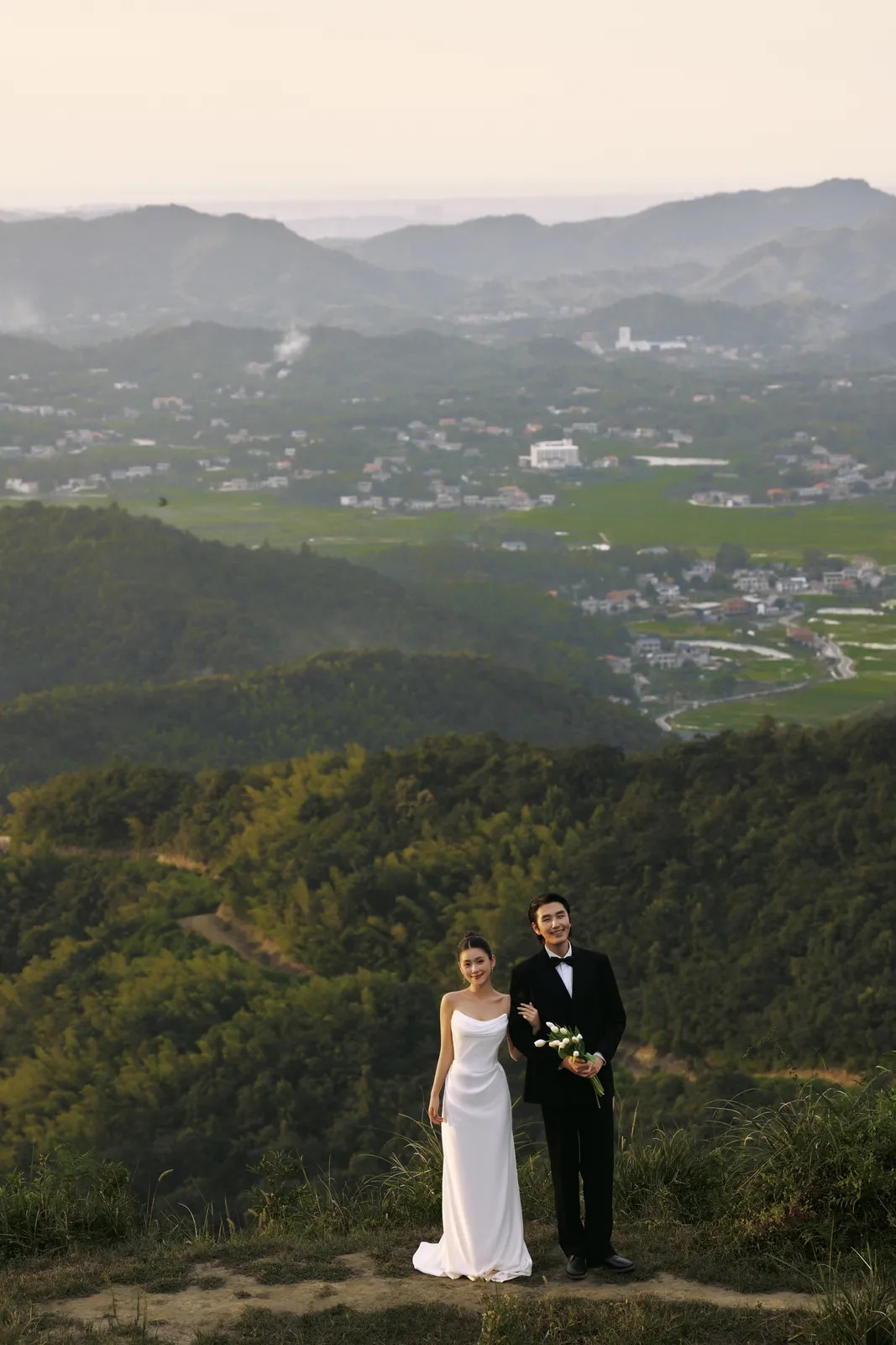 电影感、草坪、光影｜2025年8月完整作品，电影感、草坪，展开第4幅，进部摄影创作作品