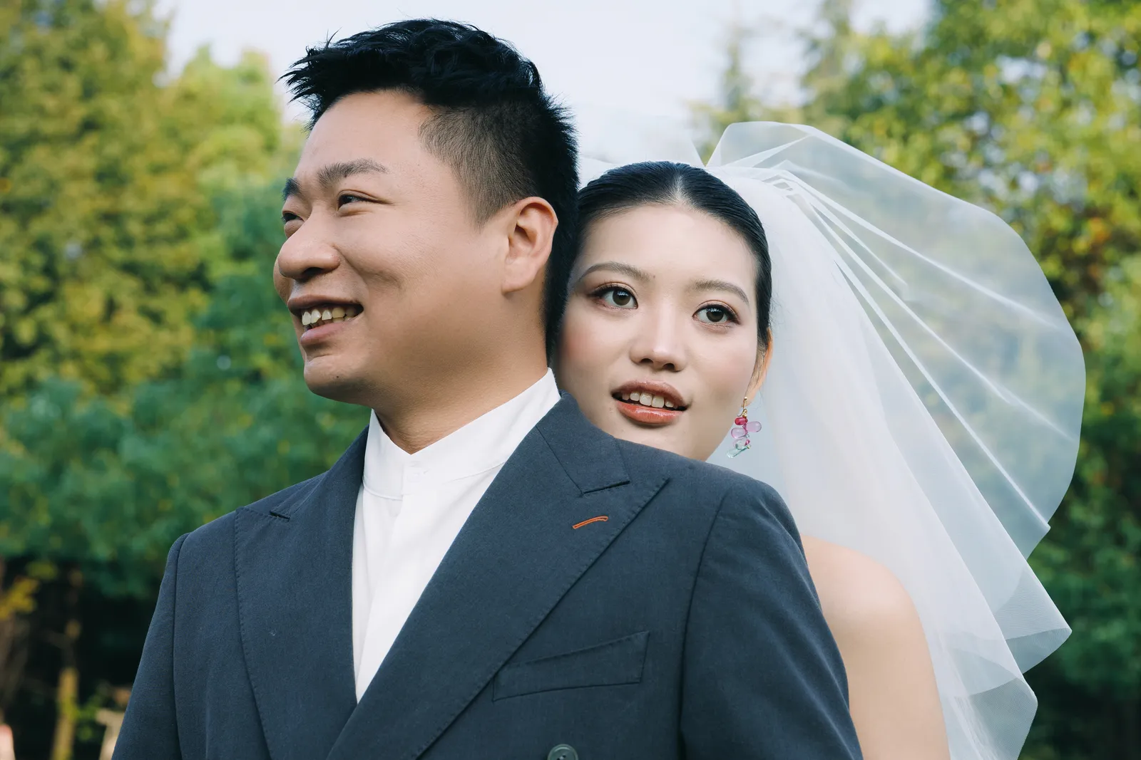 进部摄影精选客片，花园草地上的亲密肖像，第2张
