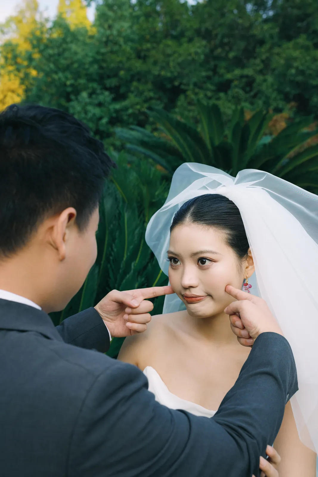 进部摄影精选客片，花园草地上的亲密肖像，第6张