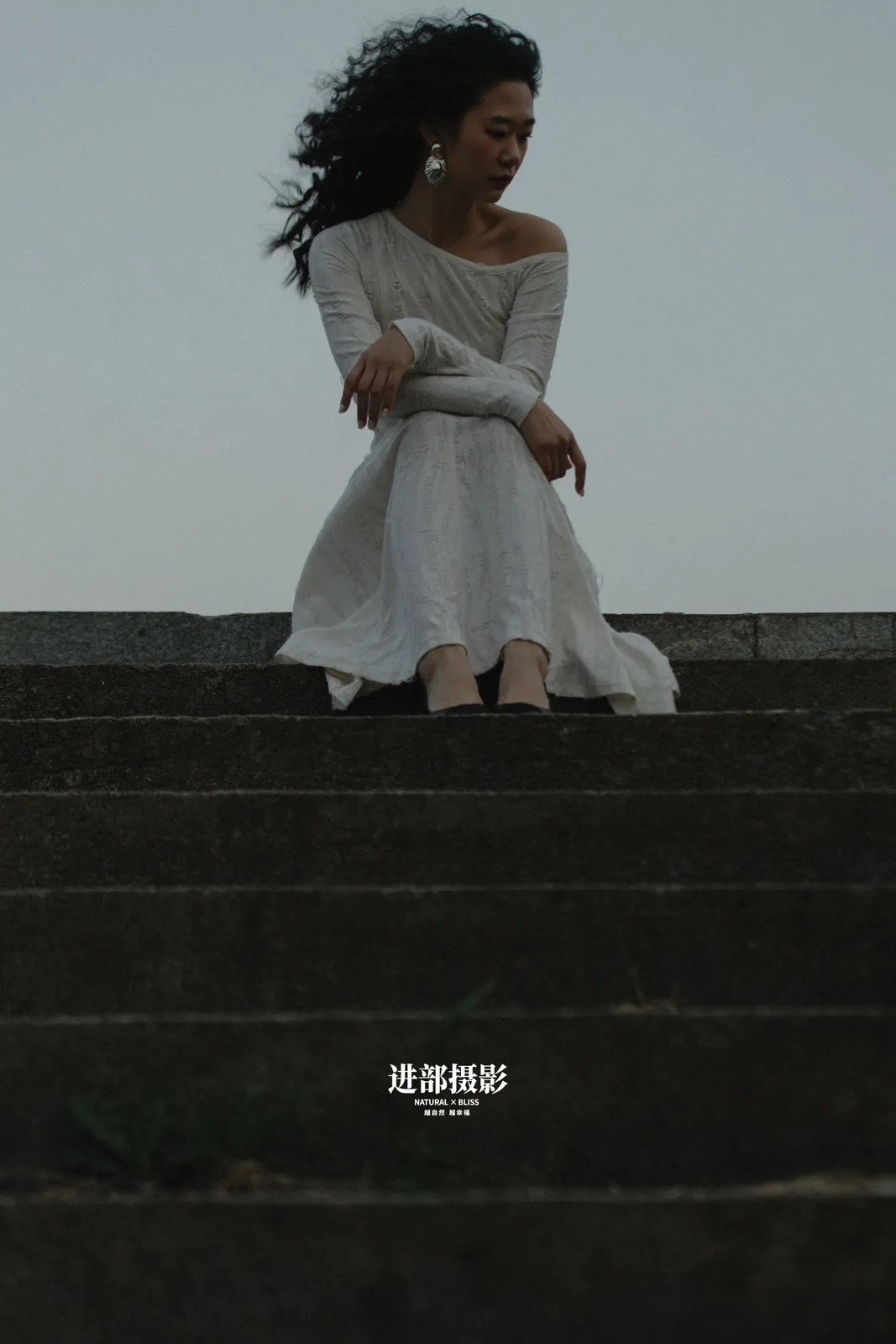 电影感、湖边、情绪氛围｜2025年3月完整作品，电影感、湖边，中段第6幅，进部摄影创作作品