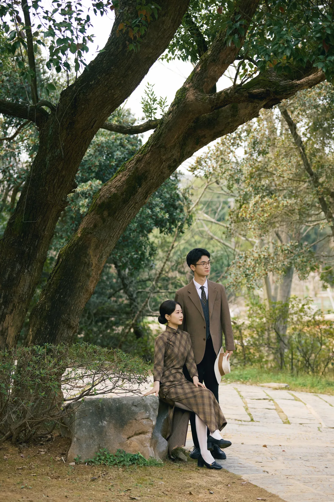 进部摄影精选客片，旧建筑与棕色礼服，第2张