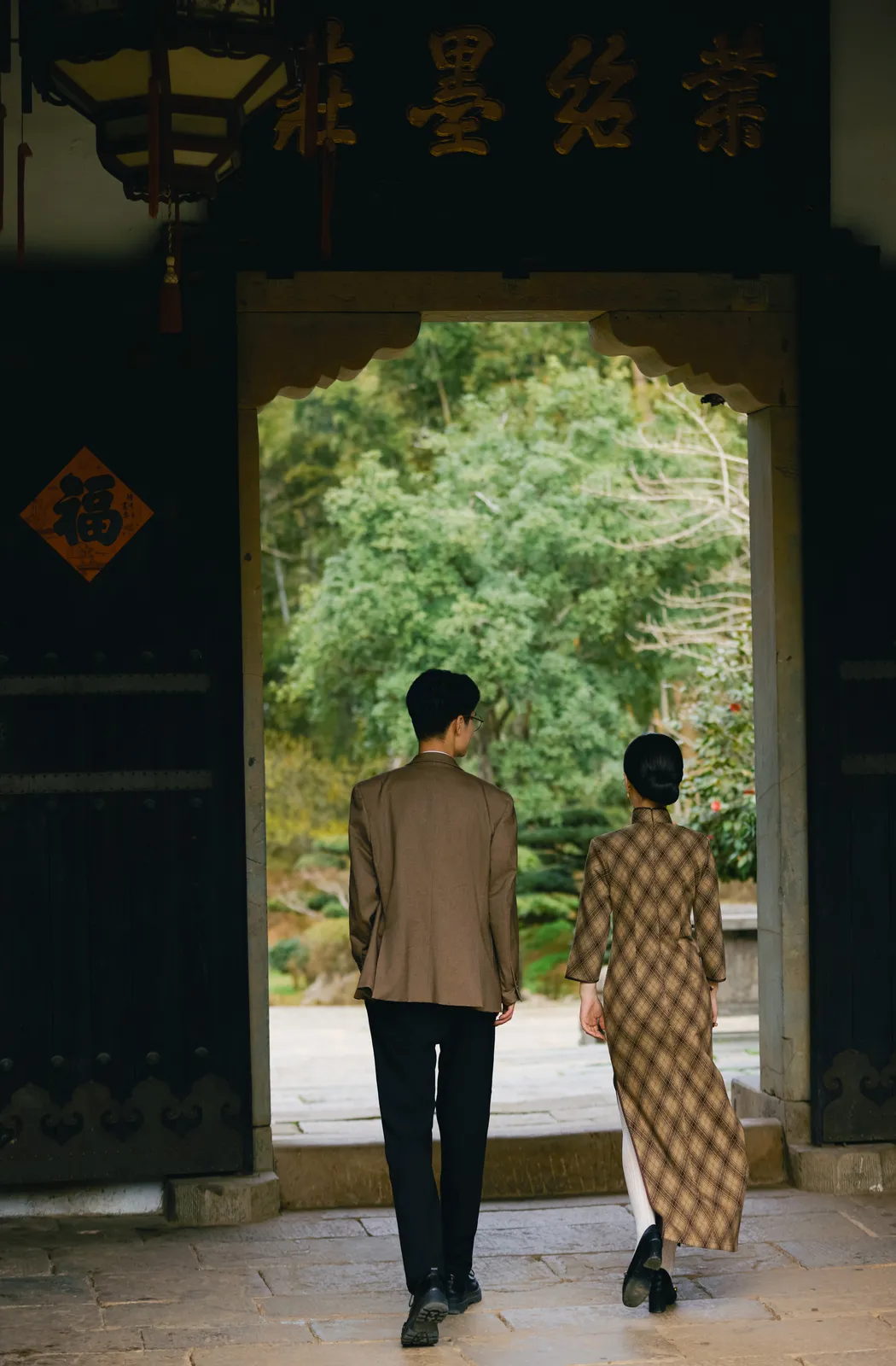 进部摄影精选客片，旧建筑与棕色礼服，第16张
