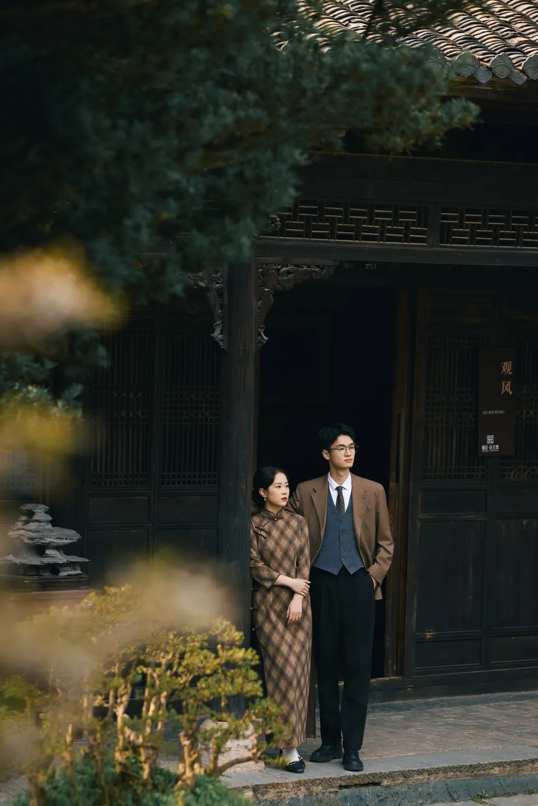 进部摄影精选客片，旧建筑与棕色礼服，第17张
