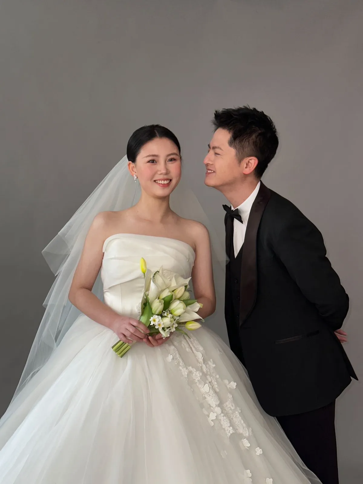 进部摄影精选客片，灰色棚景里，和小狗一起，第4张