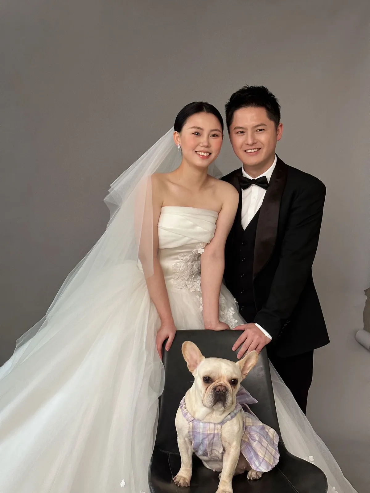 进部摄影精选客片，灰色棚景里，和小狗一起，第6张