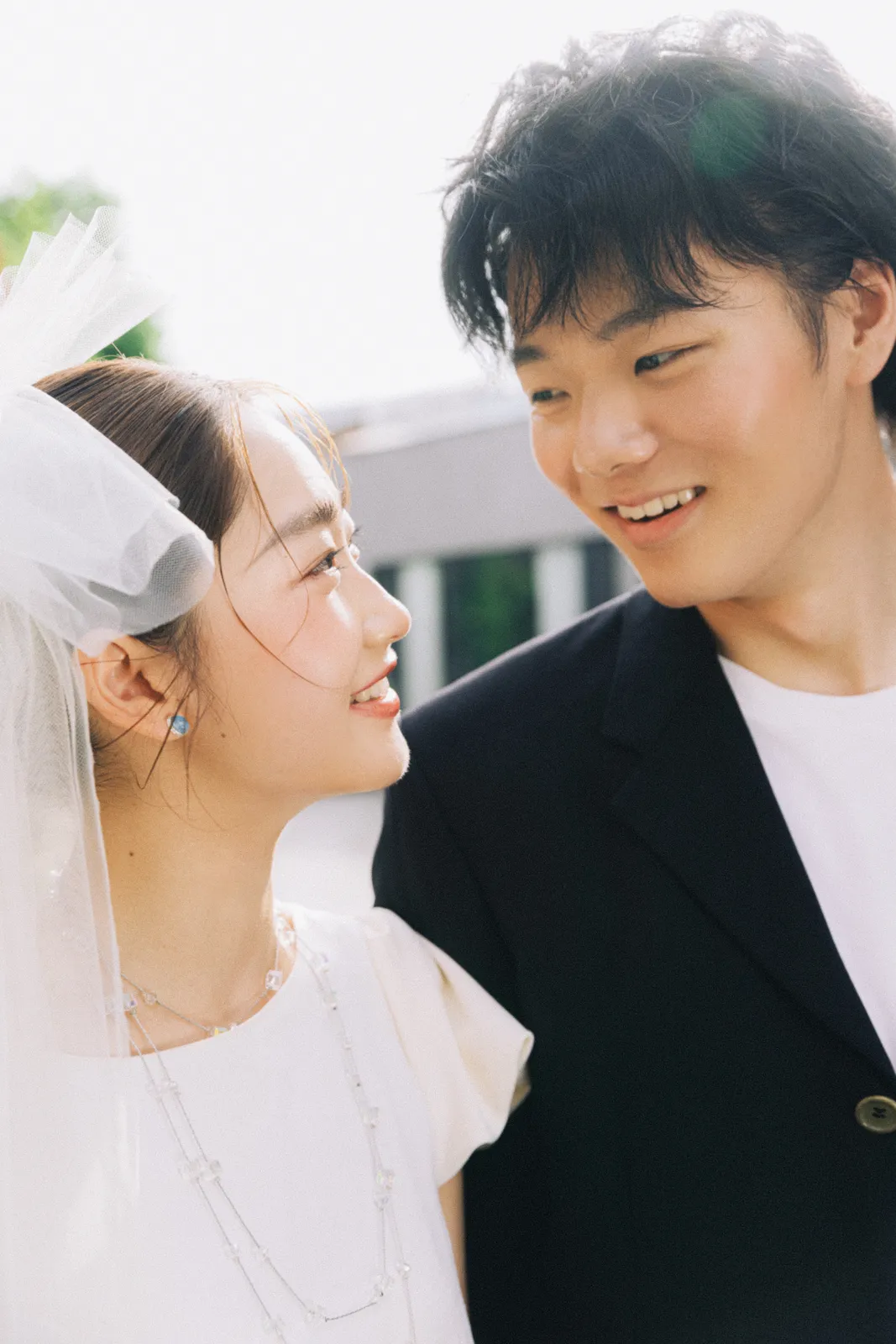 街拍、电影感、双人互动｜2026年5月完整作品，街拍、电影感，后段第9幅，进部摄影创作作品