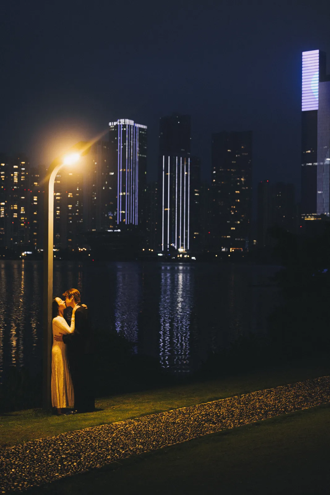 电影感、夜景、情绪氛围｜2026年6月完整作品，电影感、夜景，收束第11幅，进部摄影创作作品
